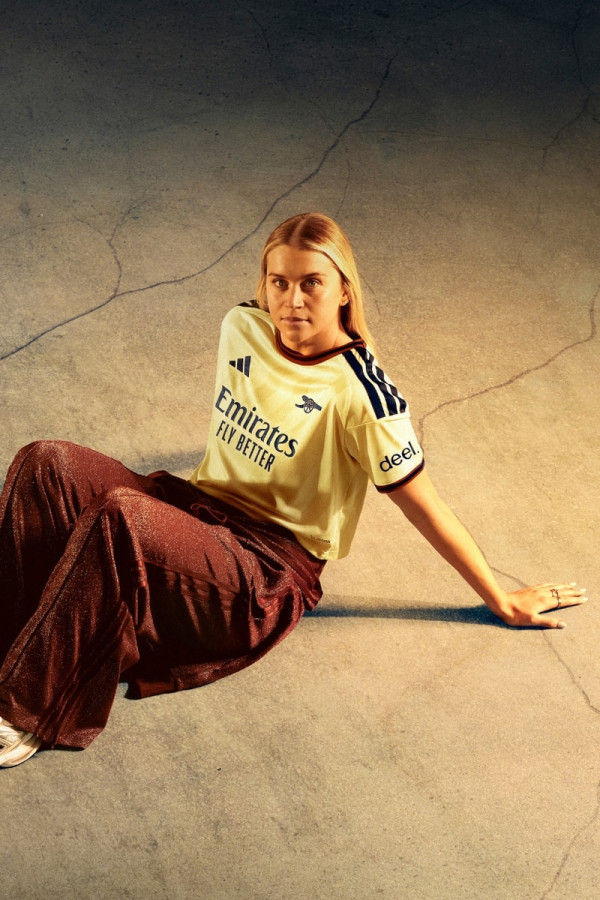 Arsenal Brings Back Its Yellow Kit