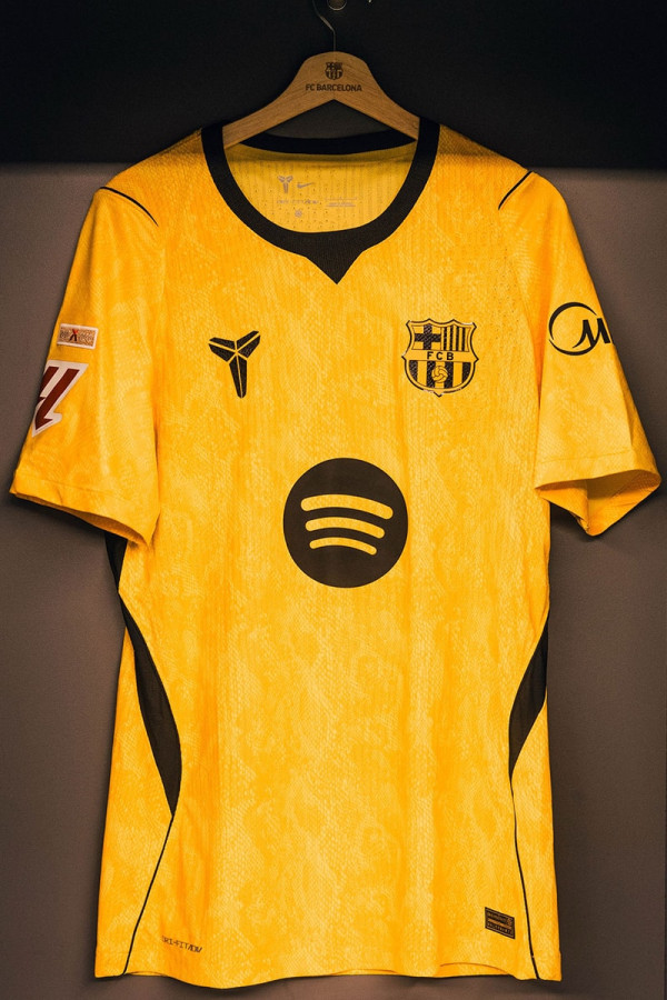 FC Barcelona Debuts Kobe Bryant-Inspired "Barça Mamba" Away Kit