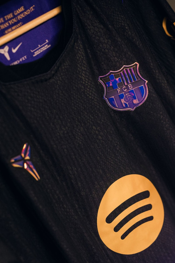 FC Barcelona Debuts Kobe Bryant-Inspired "Barça Mamba" Away Kit