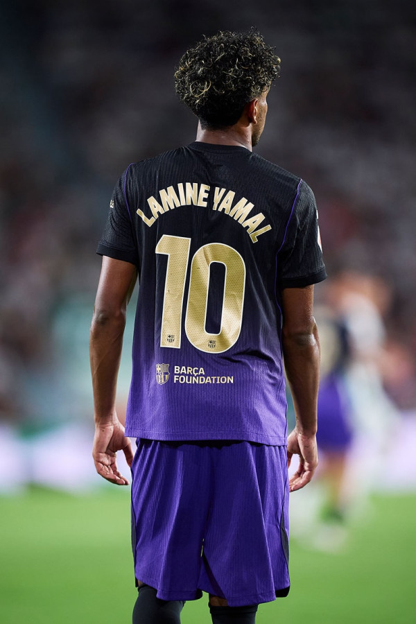FC Barcelona Debuts Kobe Bryant-Inspired "Barça Mamba" Away Kit